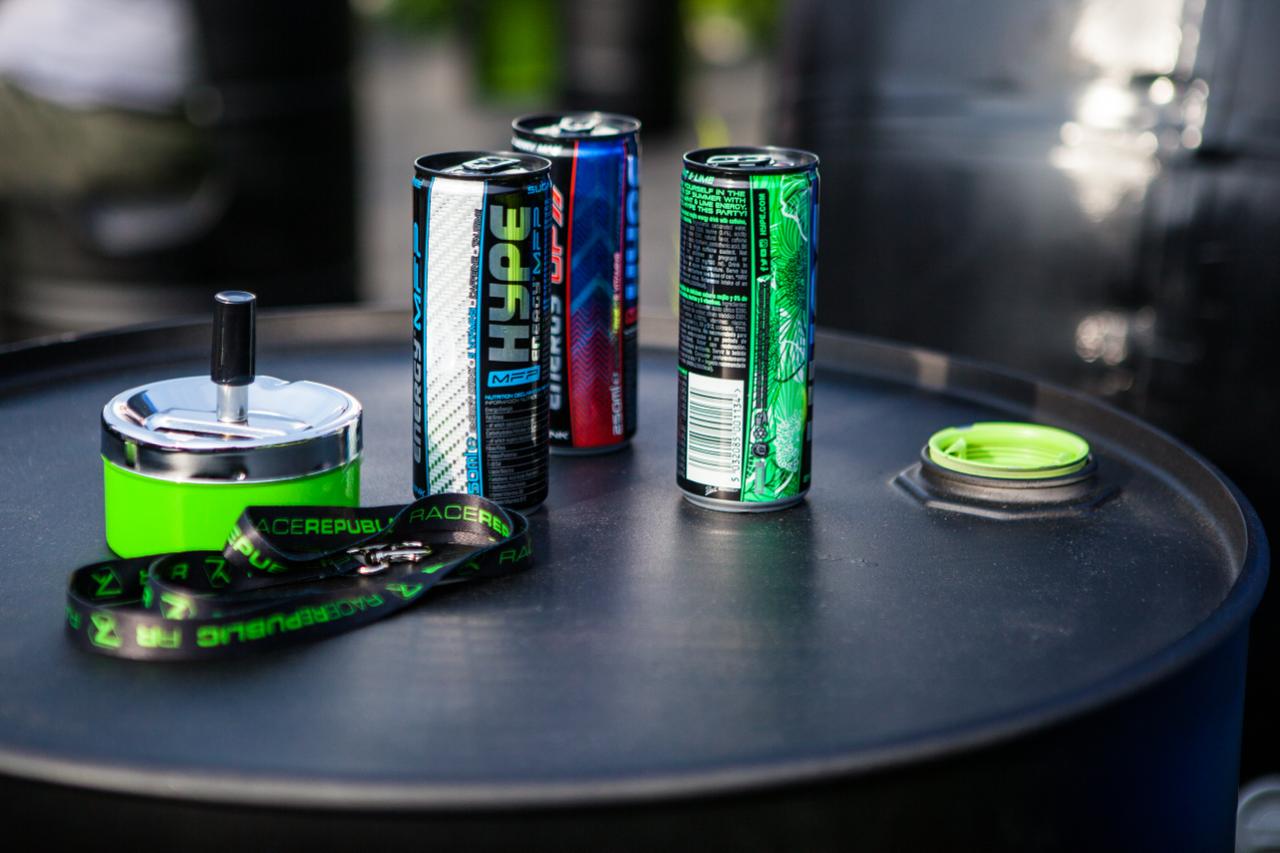 Sim racing professionale: dettaglio postazione e schermi RaceRepublic